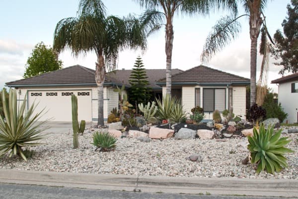 12 Xeriscape Front Yard Ideas for Denver Homes